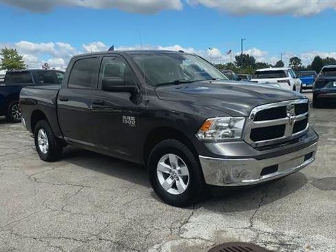 Used 2022 RAM 1500 Classic SLT image 2