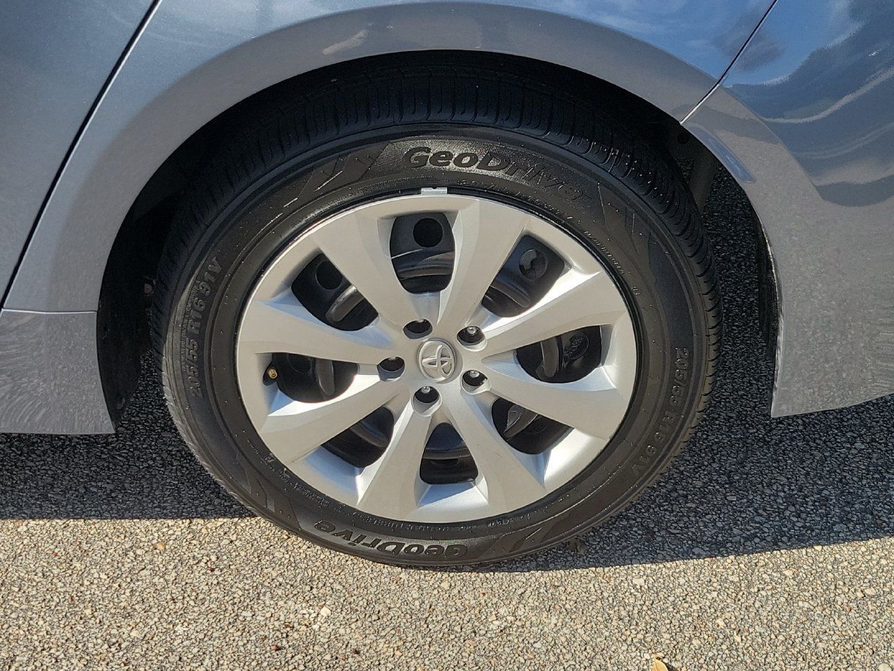 Used 2023 Toyota Corolla LE FWD image 5