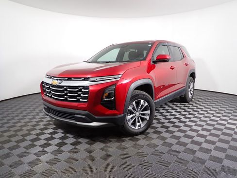 Used 2026 Chevrolet Equinox LT image 2