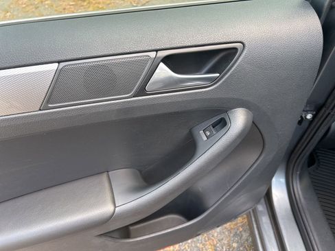 Used 2017 Volkswagen Jetta S image 26