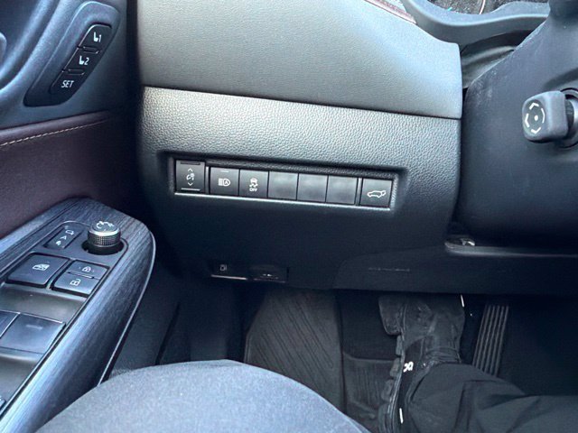 Used 2022 Toyota Venza XLE AWD/4WD image 17