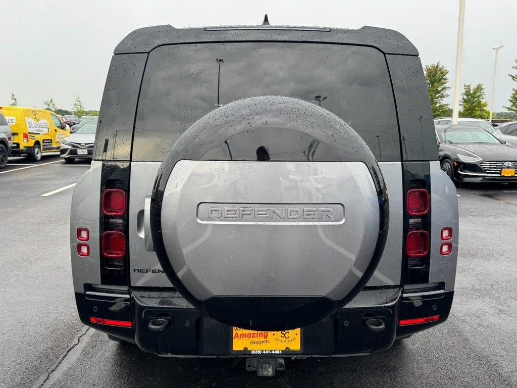 Used 2024 Land Rover Defender 130 X-Dynamic SE AWD/4WD image 4