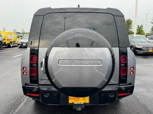 Used 2024 Land Rover Defender 130 X-Dynamic SE AWD/4WD image 4