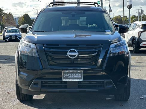 New 2025 Nissan Pathfinder SV w/ Black Appearance Package image 6