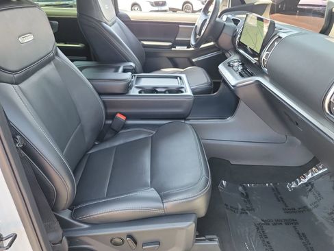 Used 2025 Ford Expedition Platinum AWD/4WD image 20