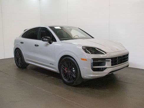 New 2026 Porsche Cayenne GTS AWD/4WD image 8