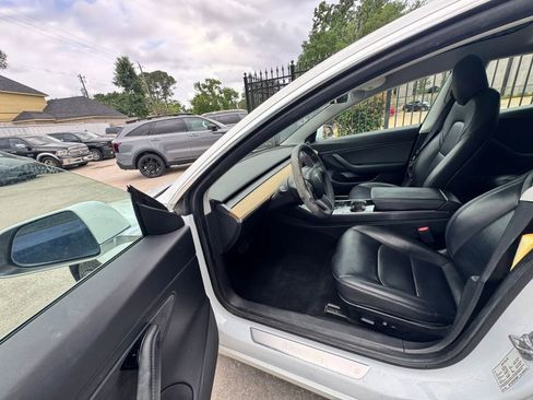 Used 2020 Tesla Model 3 Performance image 2