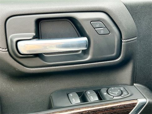 Used 2023 GMC Sierra 2500 SLE w/ SLE Value Package; image 9