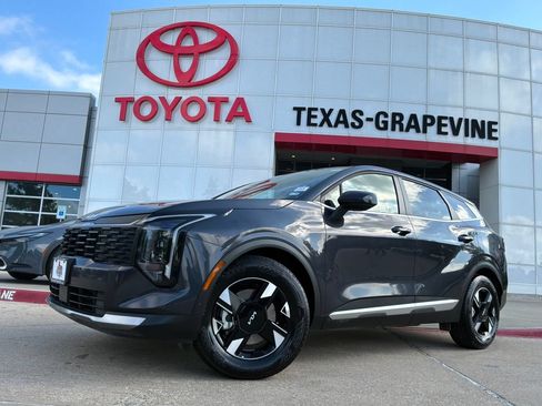Used 2026 Kia Sportage LX FWD image 2