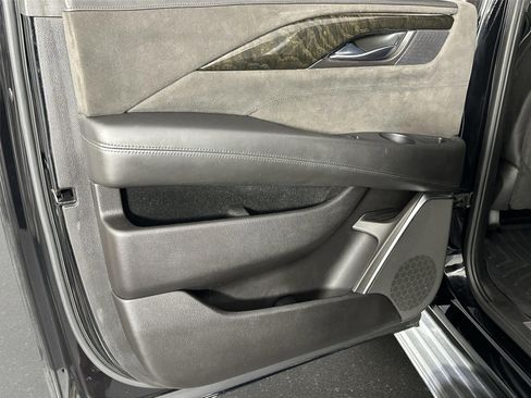 Used 2015 Cadillac Escalade ESV Platinum image 30