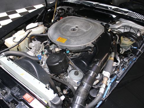 Used 1989 Mercedes-Benz 560 SL image 2