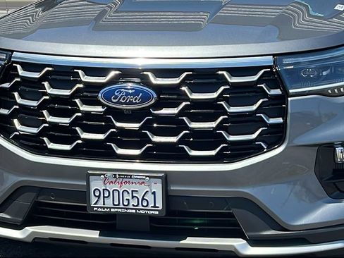 Certified 2025 Ford Explorer Platinum RWD image 3