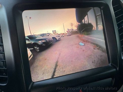 Used 2015 Jeep Cherokee Latitude image 20