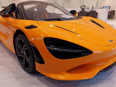 Used 2024 McLaren 750S Spider image 6