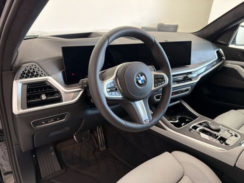 Used 2026 BMW X7 xDrive40i w/ M Sport Package AWD/4WD image 4