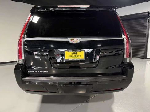 Used 2017 Cadillac Escalade ESV Premium Luxury RWD image 5