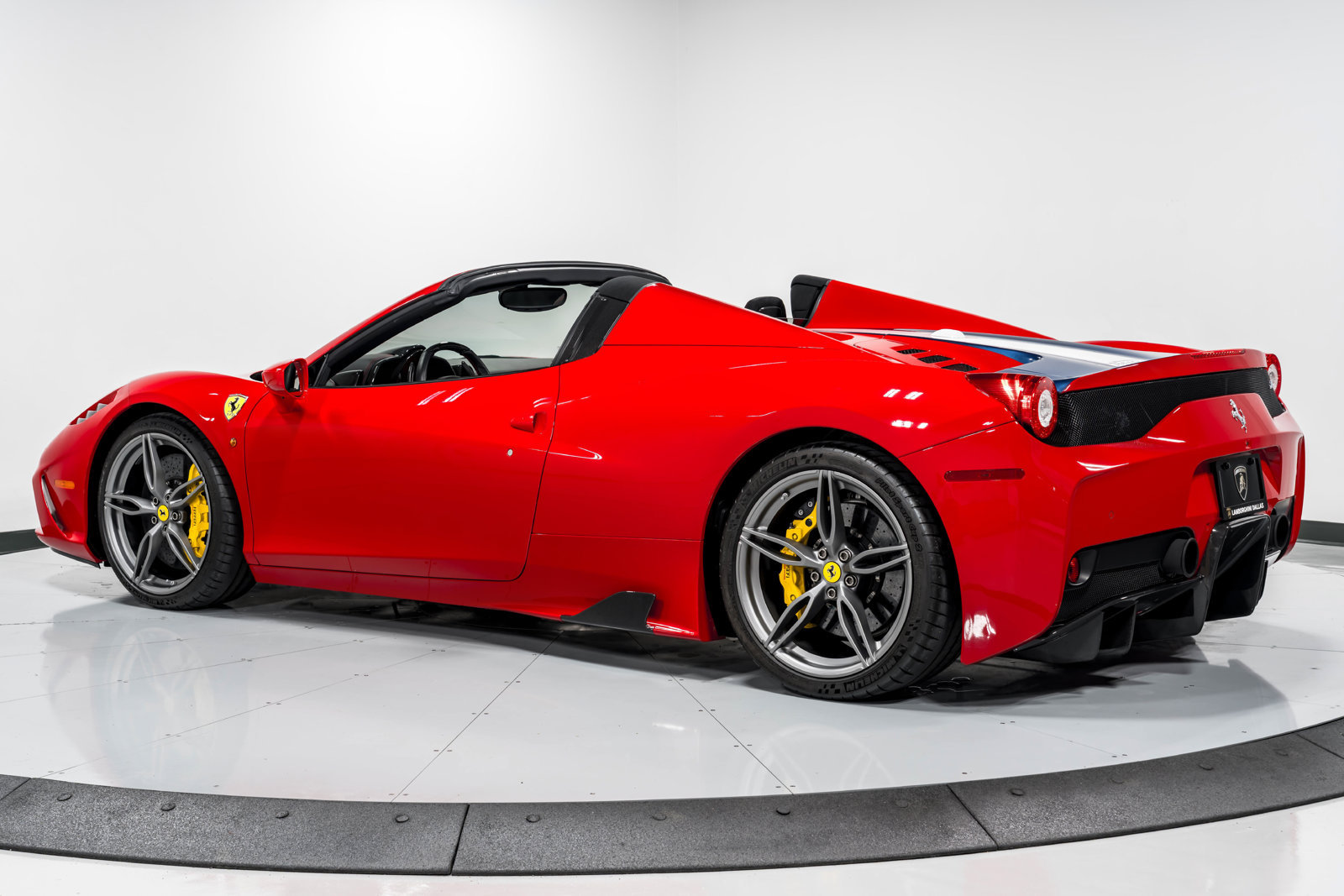 Used 2015 Ferrari 458 Speciale A RWD image 5