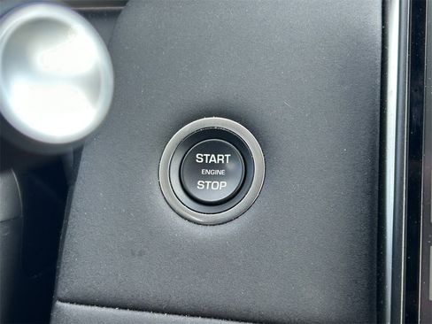 Used 2024 Land Rover Discovery Sport S image 33