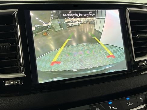 Certified 2024 Chrysler Pacifica Touring-L image 19