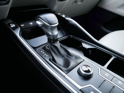 Certified 2022 Kia Sorento S w/ Panoramic Sunroof Package image 24