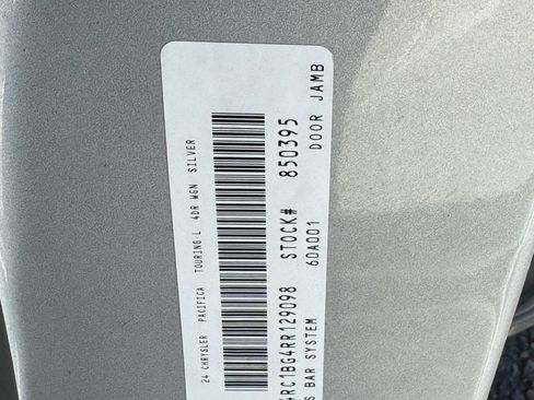 Used 2024 Chrysler Pacifica Touring-L image 32