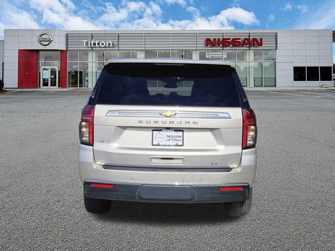 Used 2024 Chevrolet Suburban LT RWD image 5