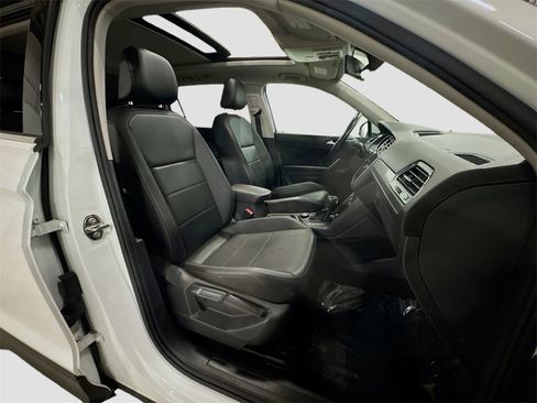 Used 2019 Volkswagen Tiguan SE w/ Panoramic Sunroof Package image 37