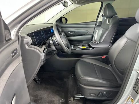 Used 2025 Hyundai Tucson Limited image 11