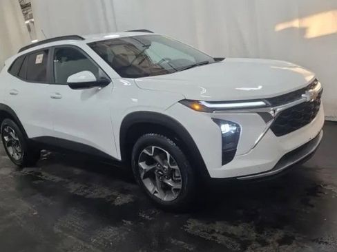 Used 2025 Chevrolet Trax LT image 5