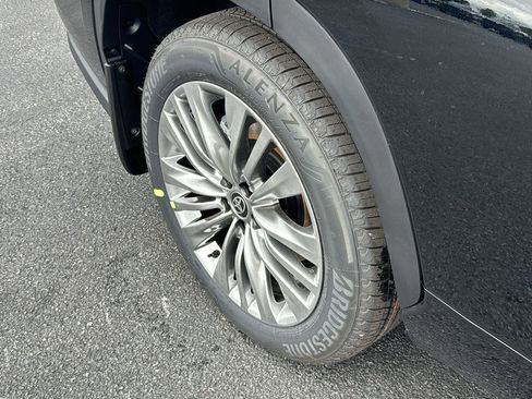 New 2026 Toyota Highlander Platinum AWD/4WD image 4