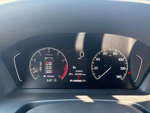 Used 2025 Honda Pilot TrailSport image 9