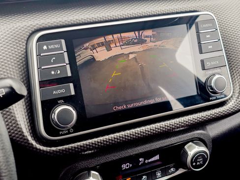 Used 2018 Nissan Kicks SV image 17