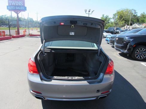 Used 2009 BMW 750i image 19