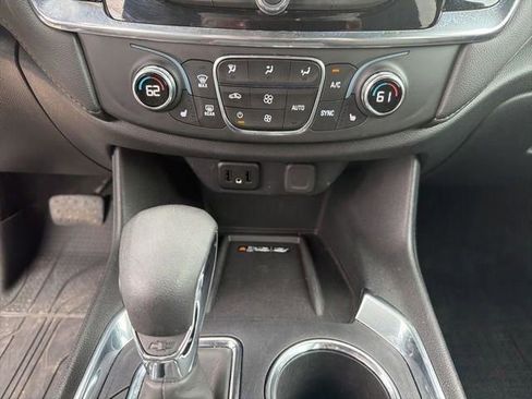 Used 2023 Chevrolet Traverse LT image 37