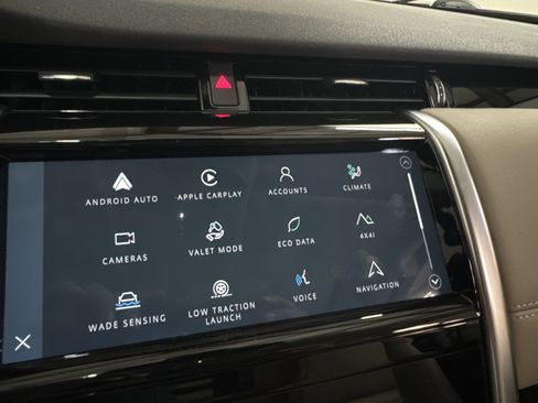 Used 2021 Land Rover Discovery Sport SE image 19