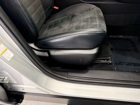 Used 2025 Mitsubishi Outlander SE image 24