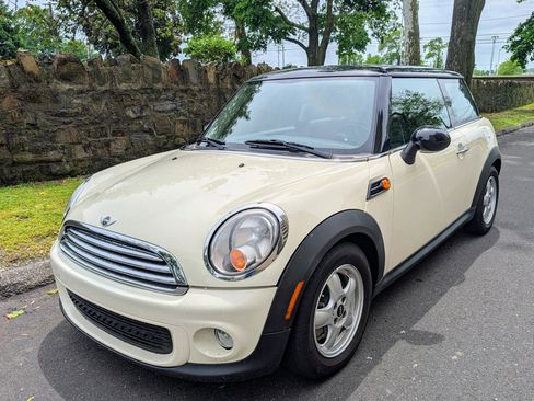 Used 2011 MINI Cooper Hardtop FWD image 1