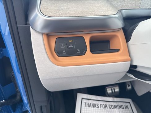 New 2025 Volkswagen ID. Buzz Pro S Plus image 9