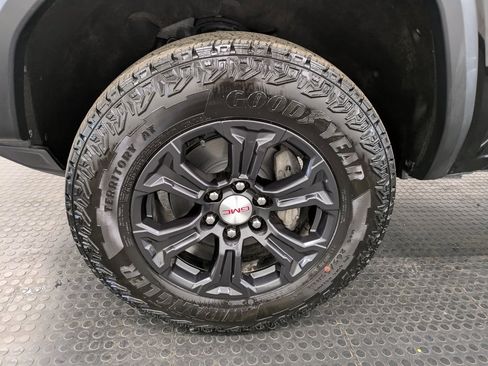 Used 2024 GMC Canyon Elevation image 7