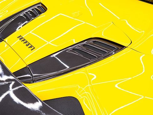 Used 2021 Ferrari F8 Tributo RWD image 36