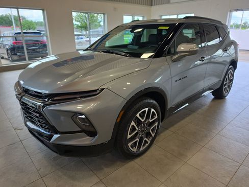 Used 2025 Chevrolet Blazer RS FWD image 1