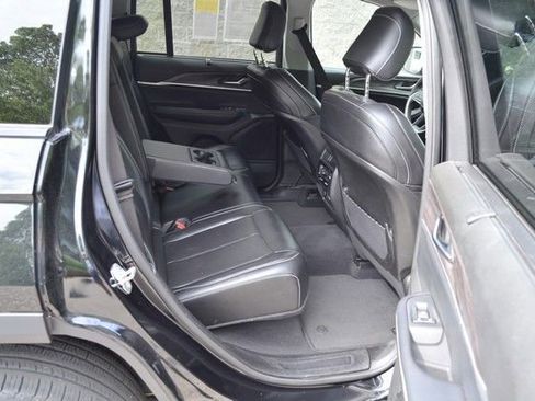 Used 2023 Jeep Grand Cherokee Limited w/ Luxury Tech Group II AWD/4WD image 37