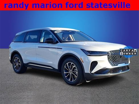 Used 2025 Lincoln Nautilus Premier w/ Equipment Group 102A image 3