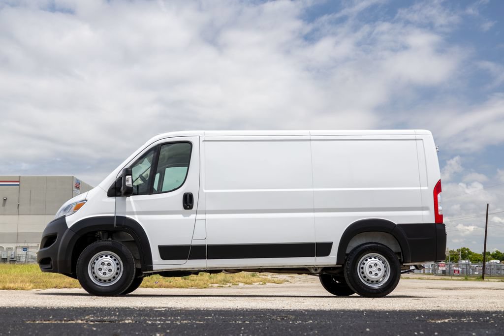 Used 2025 RAM ProMaster 2500 w/ Convenience Group FWD image 4