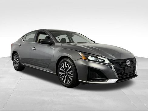 Used 2025 Nissan Altima 2.5 SV FWD image 4
