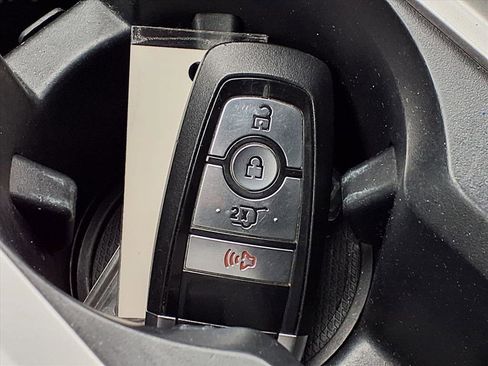 Used 2020 Ford Explorer XLT w/ Comfort Package image 13