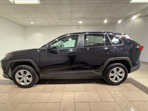 Used 2022 Toyota RAV4 LE image 2
