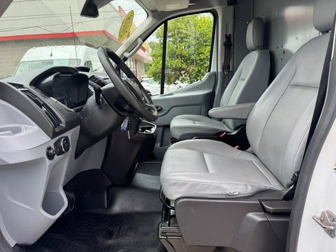 Used 2018 Ford Transit 250 130 Medium Roof RWD image 21