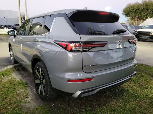 New 2026 Mitsubishi Outlander SE image 3