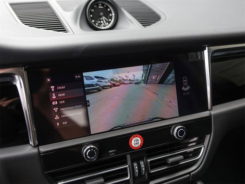 Used 2025 Porsche Macan image 22